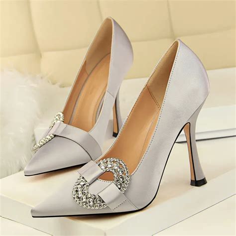 Women's Designer Shoes: Heels & Pumps 